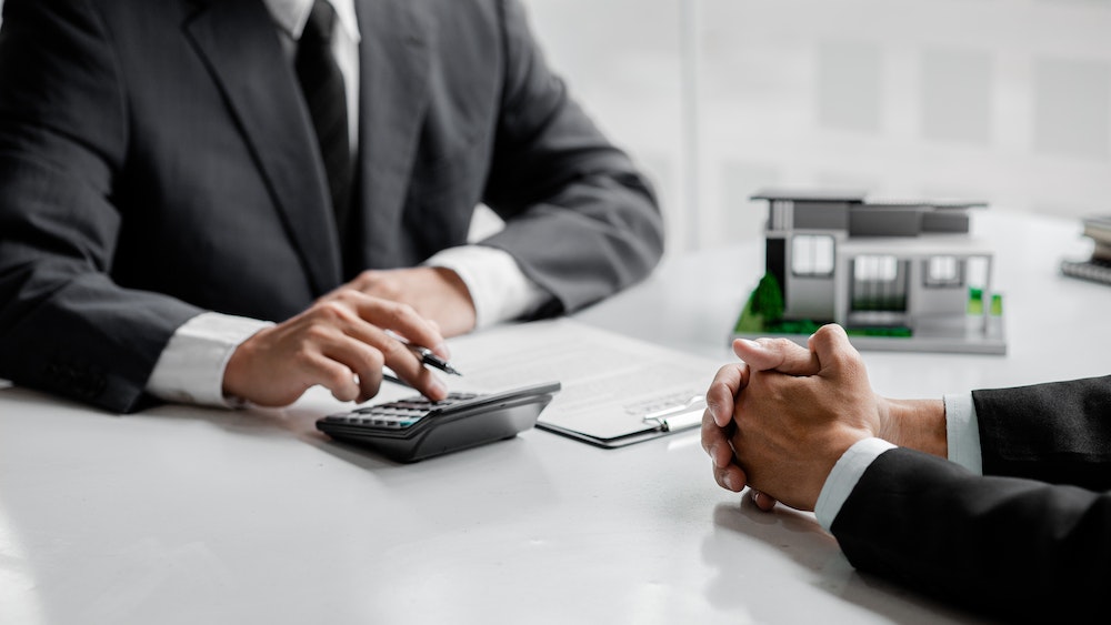 Comment bien prévoir les aménagements pour un investissement locatif destiné aux travailleurs ?