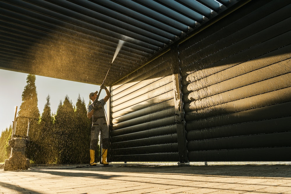 Pergola en aluminium et domotique : comment créer un espace extérieur intelligent