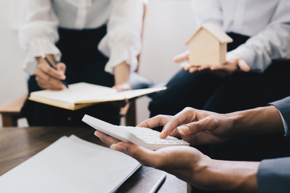 Les avantages fiscaux des dispositifs de défiscalisation immobilière pour l'achat d'un bien immobilier destiné à la location de bureaux partagés