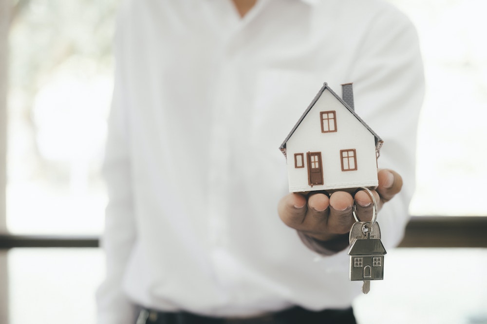 Attestation d'hébergement et assurance logement : comprendre les enjeux